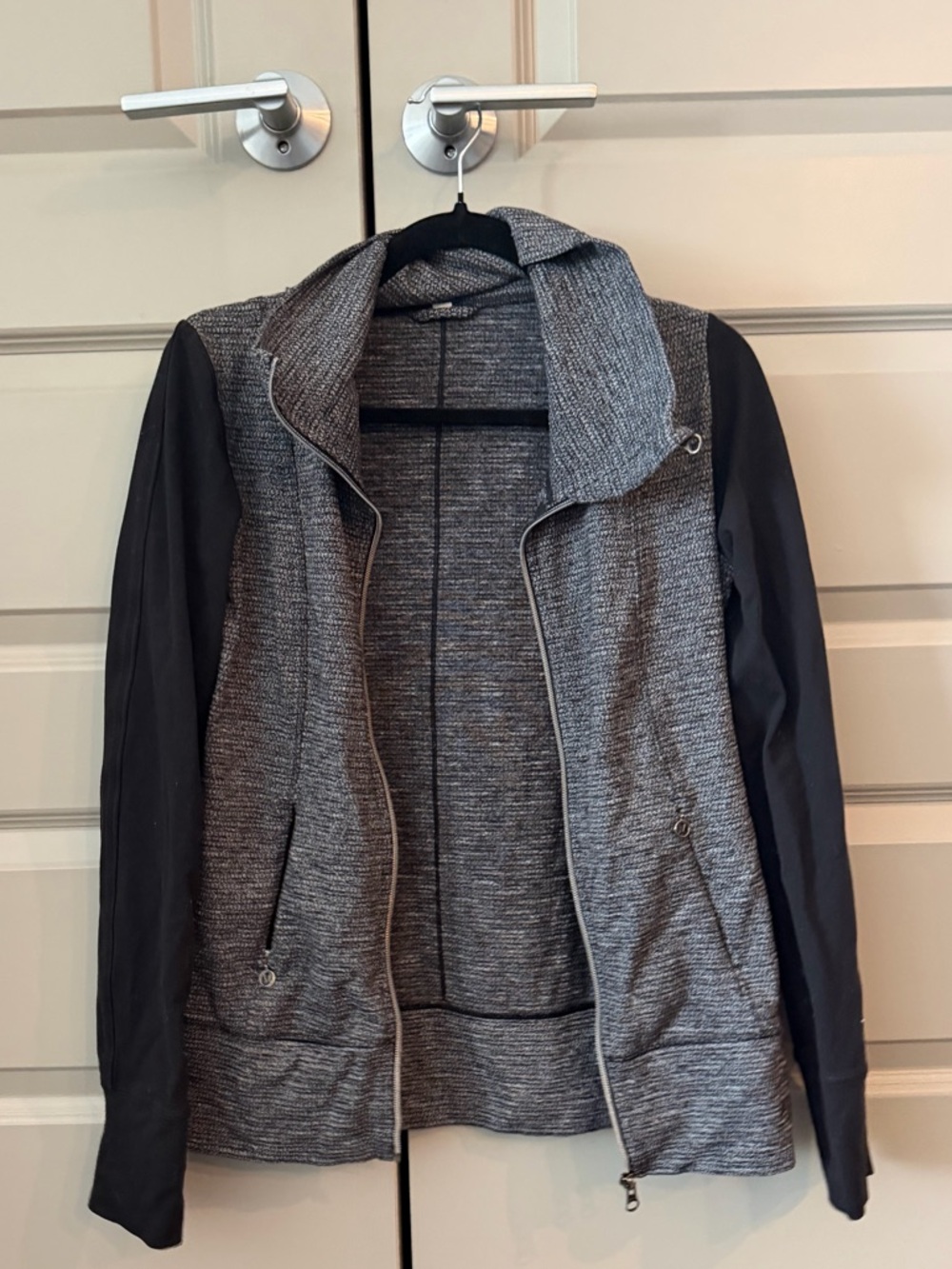 lululemon athletica Gray Body Jacket with Black Sleeves